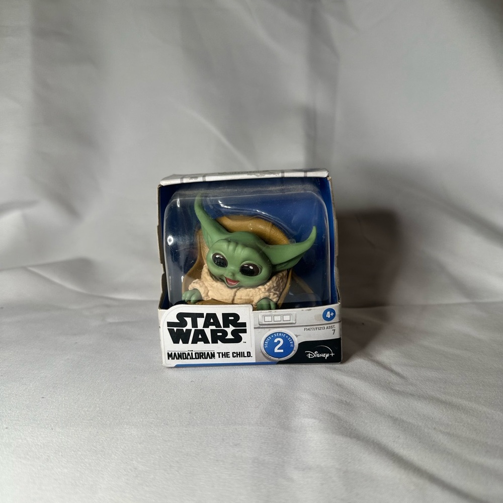 Disney Star Wars Mandalorian The Child Green and Tan Figure